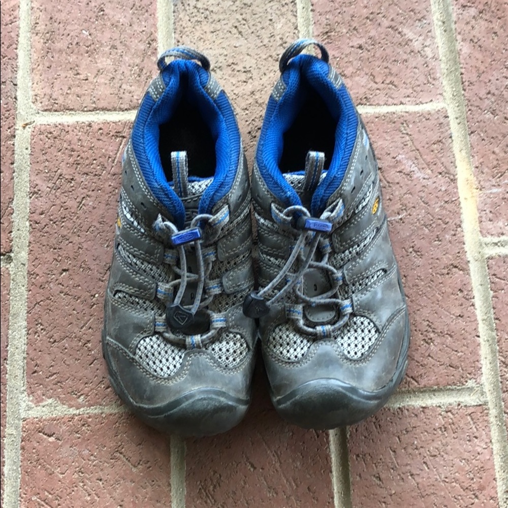 Keens boys size 2